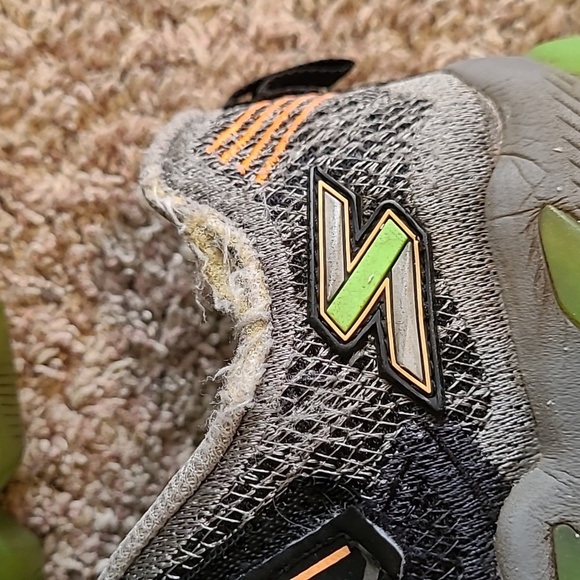 💥3for$12💥 Skechers S-Lights shoes, size 4 - Picture 3 of 7